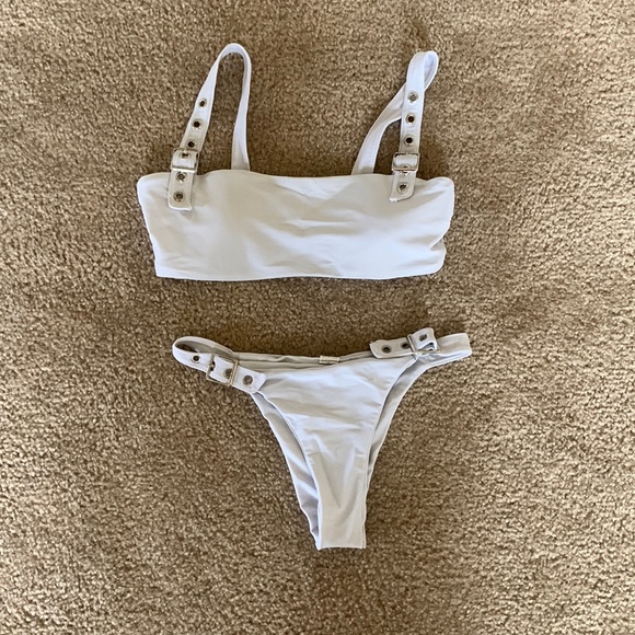 Buckle Bikini - Picture 1 of 3